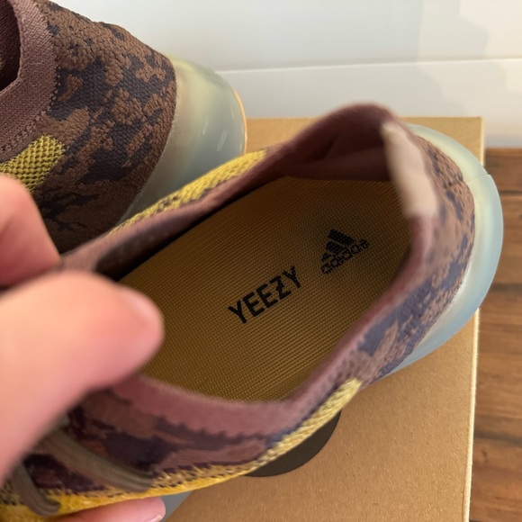 Yeezy Boost 380 - Picture 3 of 10